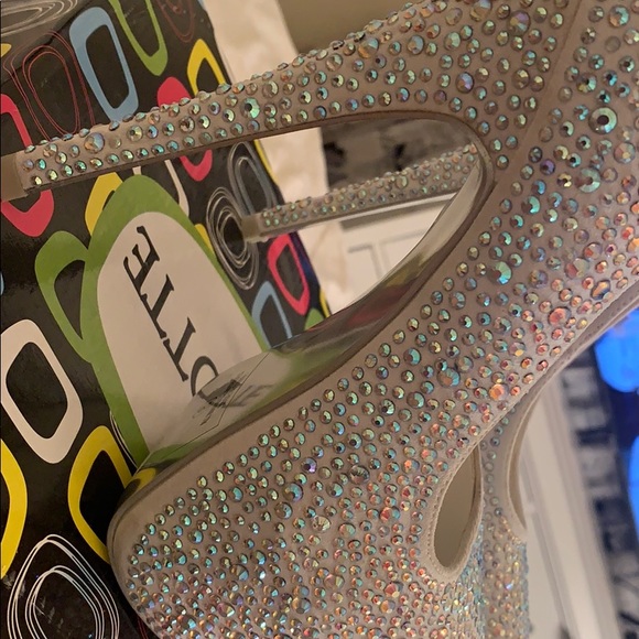 High heels - Picture 2 of 4